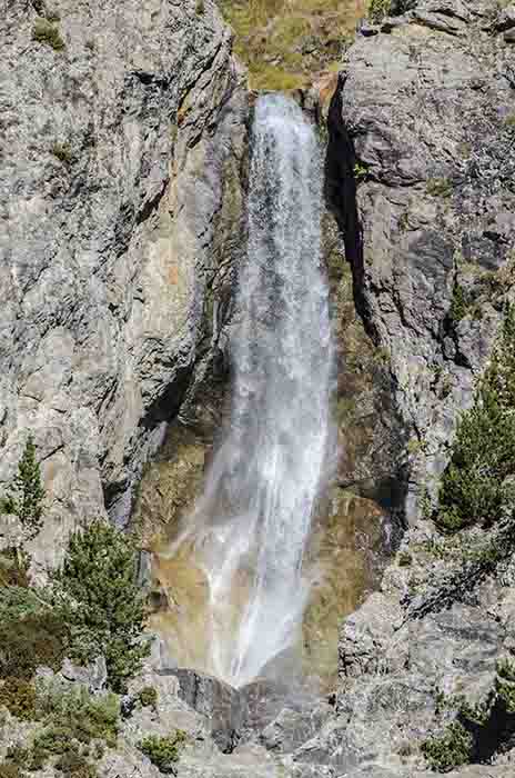 Huesca - valle de La Larri 16 - Llanos de La Larri - cascadas del barranco de La Larri.jpg